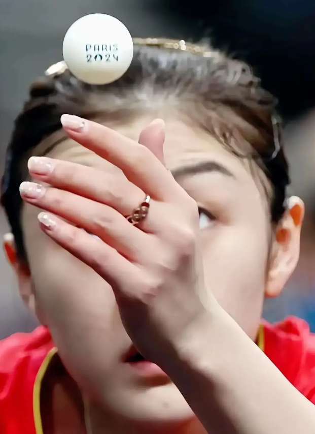 银牌和金牌，哪个更重要？这事儿网上吵翻天了！
大家都说金牌分量重，这点我同意。
