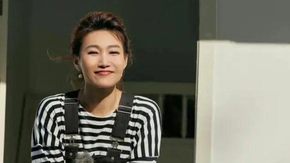 不得不说，年近五十的李梓萌，现如今已走上了另一条人生大道