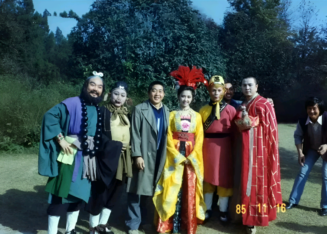 1985 年，几张《西游记》拍摄现场的老照片，将我们拉回那个充满回忆的年代
