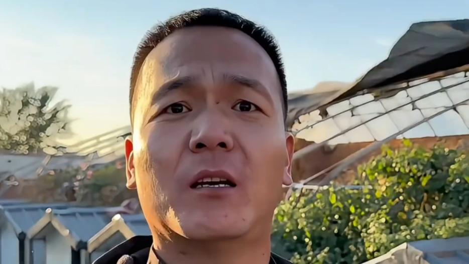 网红潘宏为流量给狗洗澡致死