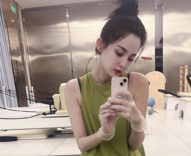大方性感古力娜扎光热衷普拉提，这应该是很多男人心中的白月光！