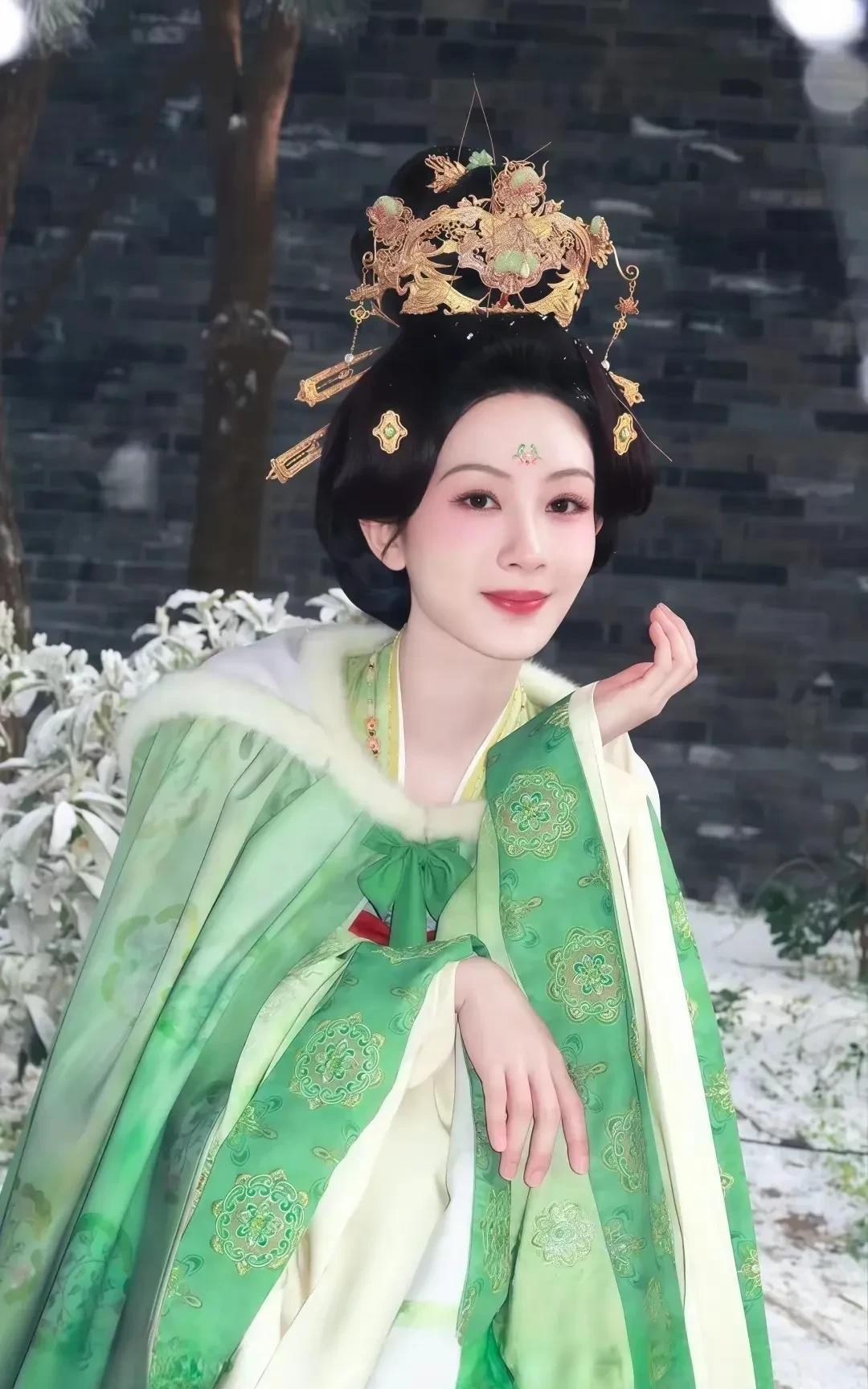 《国色芳华》其实原著里何惟芳的人设确实不咋滴。
她的表哥李荇父亲是宁王府长史，宁