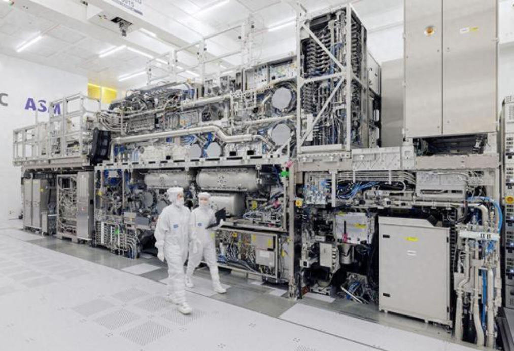 34亿一台的芯片，光刻机超级怪兽要来了！

全球第三台High-NA EUV光刻