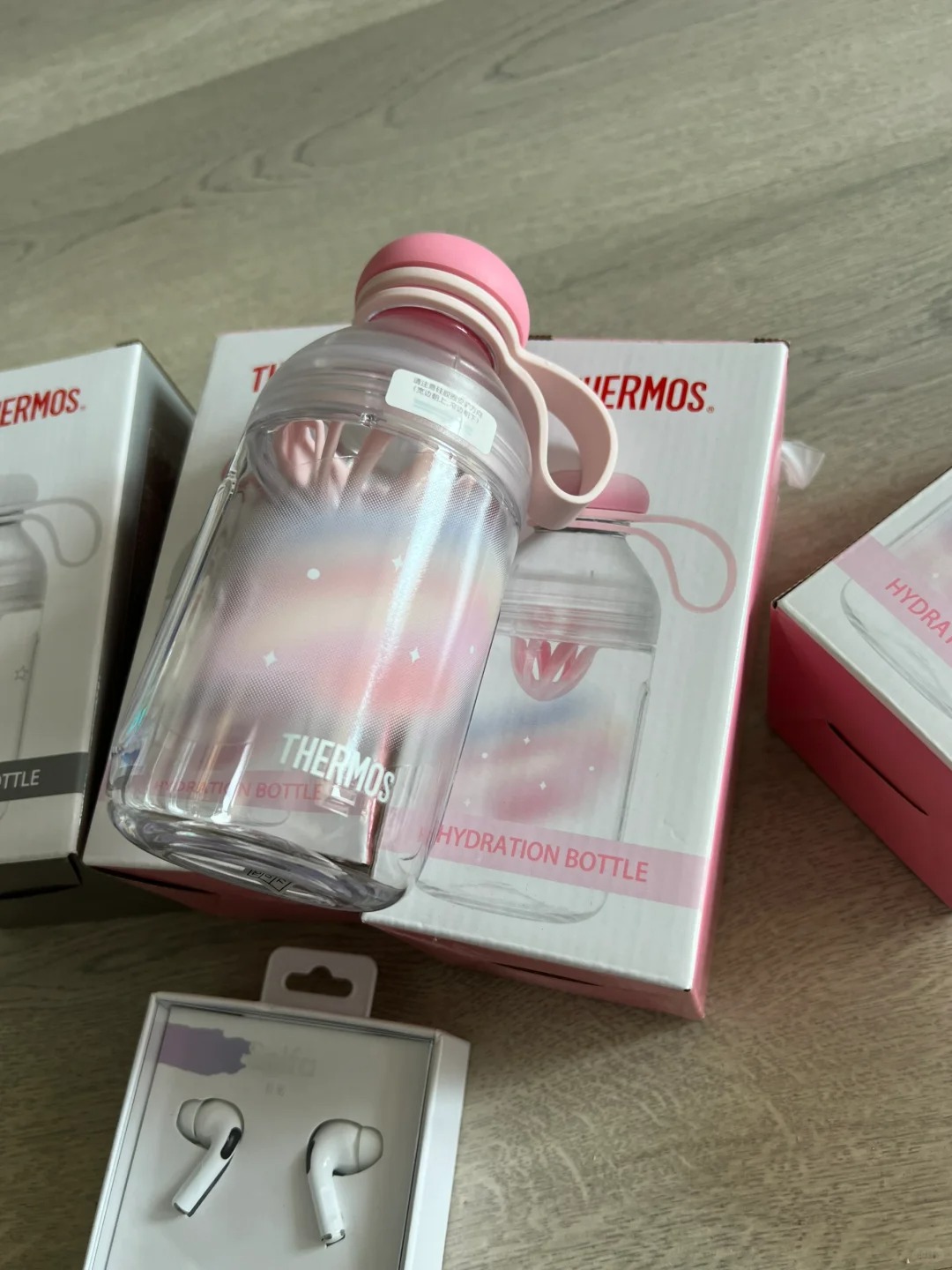 京东到家屈臣氏膳魔师摇摇杯安全下车
很漂亮也很轻盈
夏天带个冰咖啡、冰豆浆都很合