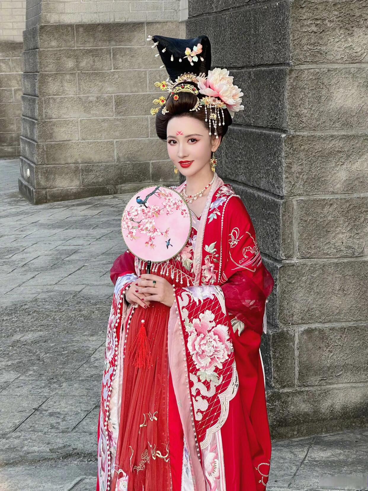 张萌汉服雅韵