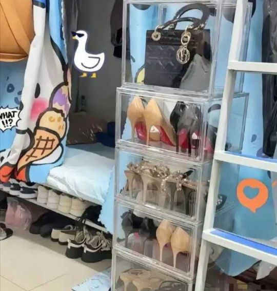 我室友做兼职靠双手打下的江山