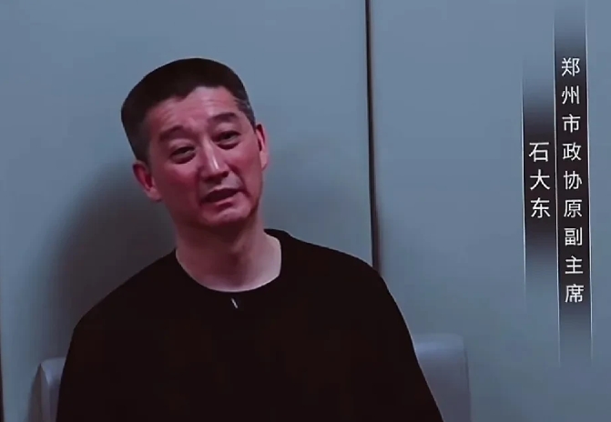 这家伙也太快开口忏悔了吧！当初嚣张得不得了，现在却软得跟棉花一样。石大东，全河南