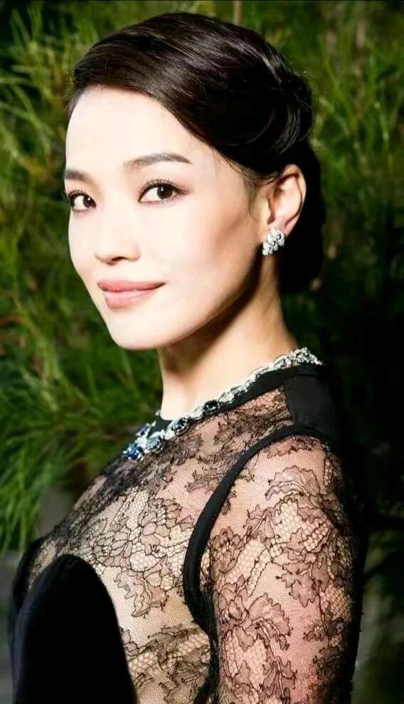 舒淇：从争议中绽放的华语影坛之花