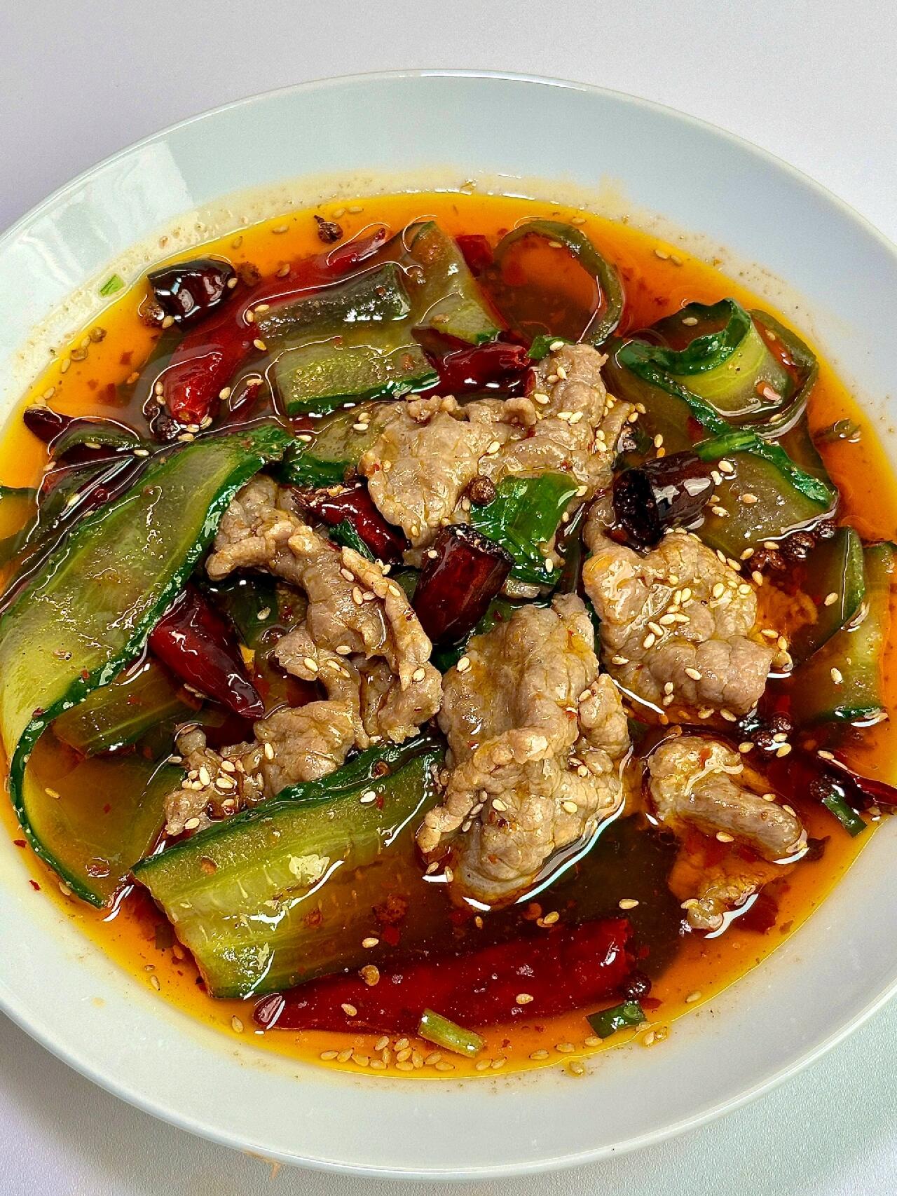 妈妈做的简单版水煮肉片，巨好吃

简单又好吃的水煮肉，妈妈来了我就能好好吃饭了