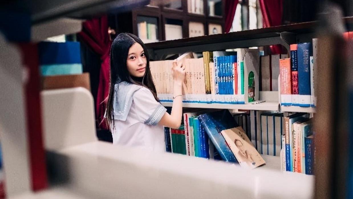 清华才女赴美留学，硕士毕业留美工作，遭职场歧视可仍不愿回国