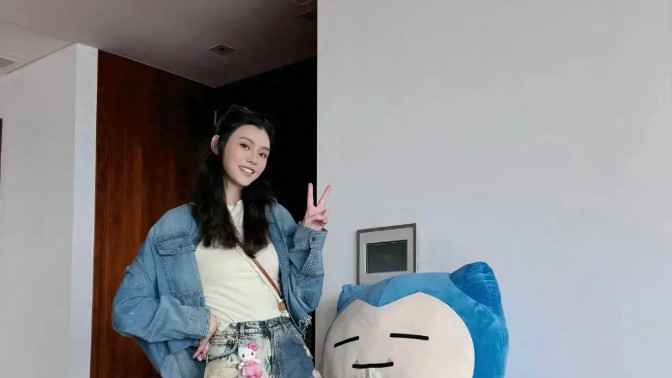 “奚梦瑶母女亲子装出游，大长腿基因太强大！”