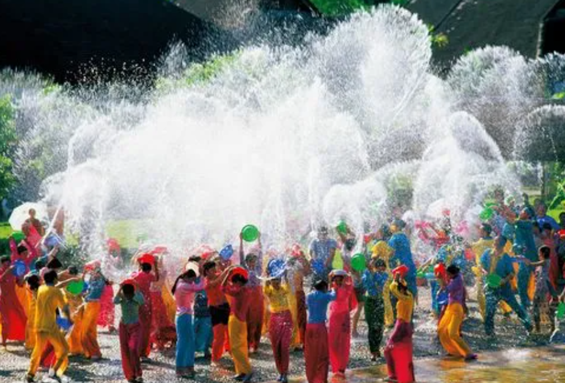 The Water-Splashing Festival -泼水节