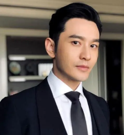 黄晓明现身青岛被拍,一头浓密黑发却是假发,假发分层很明显(黄晓明假发套)-第6张图片-九妖电影 黄晓明现身青岛被拍,一头浓密黑发却是假发,假发分层很明显(黄晓明假发套)-第6张图片-九妖电影