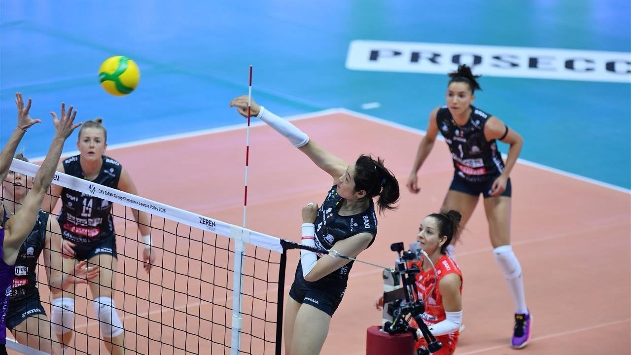 3：2！朱婷6分，加比MVP，卫冕冠军艰难开门红，豪取23连胜