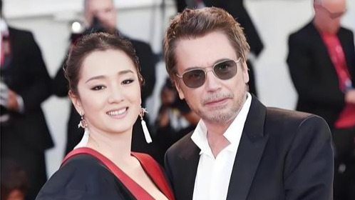 70岁米歇尔求婚52岁巩俐：我年入5亿，嫁给我！巩俐霸气回应：我每周做4次有氧运动，你行吗