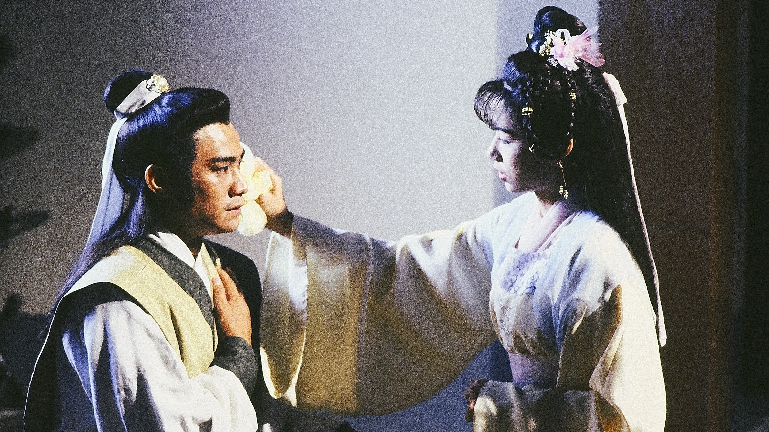 碧血剑: 她用一生痴恋，换他至死不屑：何红药与金蛇郎君的万劫不复