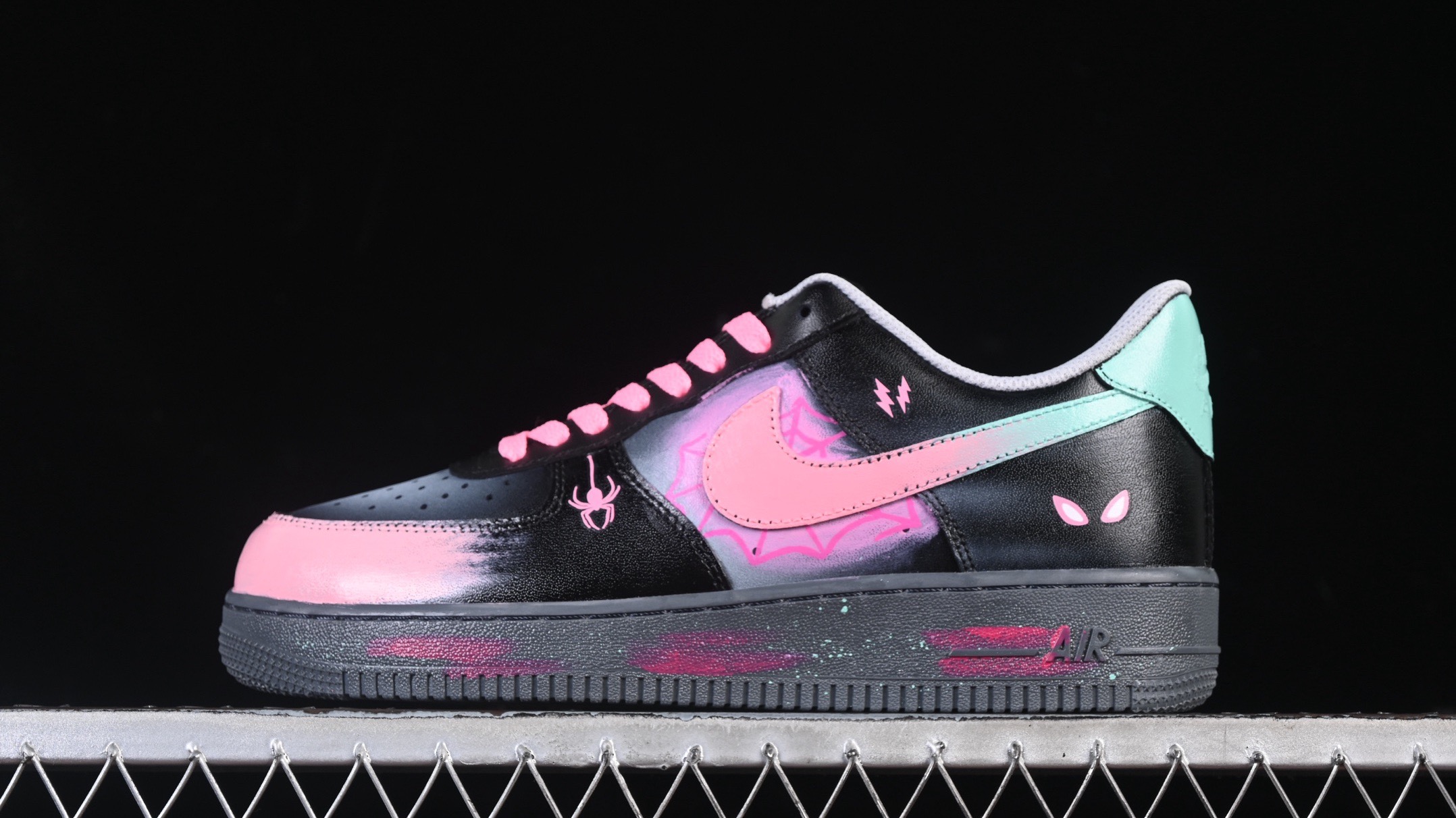 Nike Air Force 1 手绘涂鸦 粉电蛛影