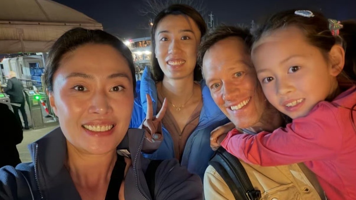 缘分！两代副攻国外偶遇，王媛媛留洋心情好，马蕴雯混血女儿长大