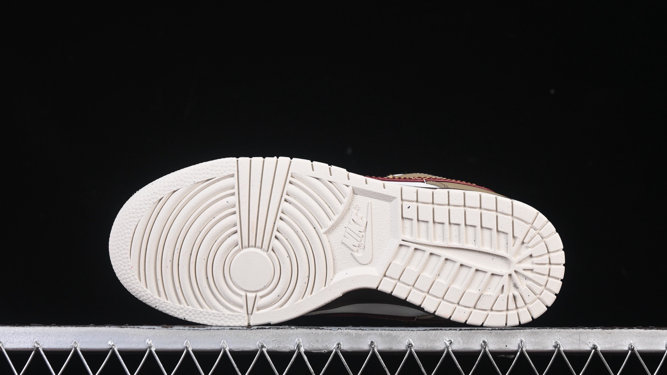 Nike SB Dunk Low "Khaki Leopard" 米红斑马毛 低帮休闲板鞋