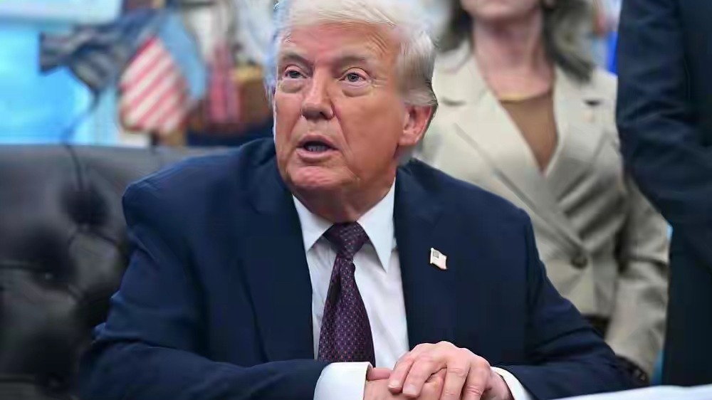 特朗普表态，不再向乌提供资金！北约又拒绝了派兵，泽连斯基似被抛弃了