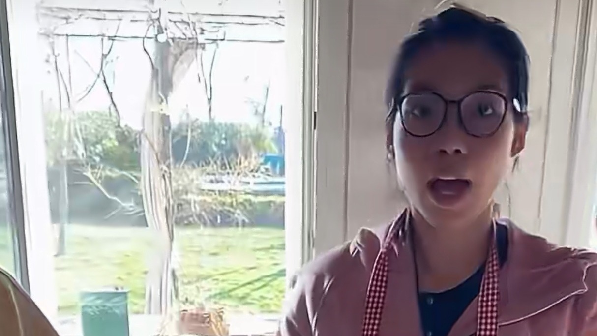 庄宇珊亲自下厨，带队友吃中国美食，已融入球队，吴梦洁应该效仿