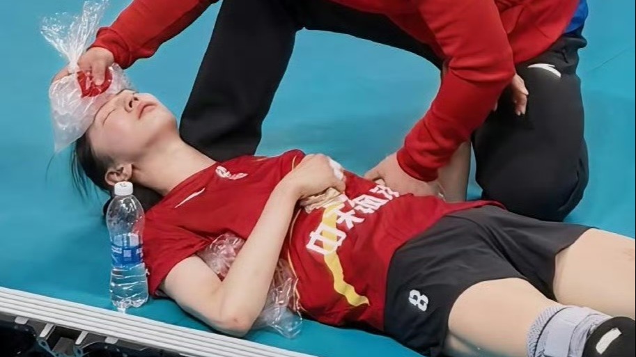 吴梦洁被累倒，施海荣用人惹争议，朱婷师妹83扣，辽宁女排全败