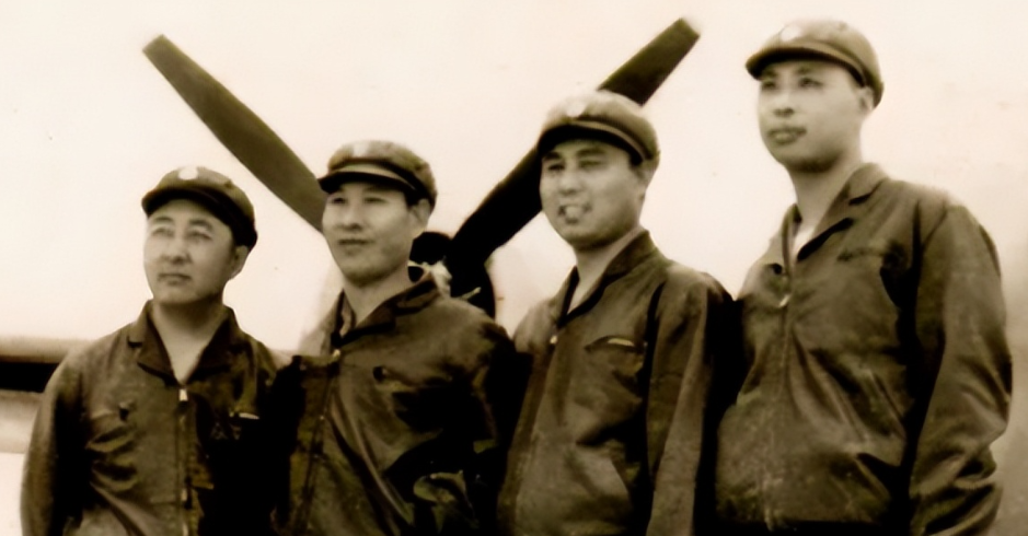 1956年，少数叛匪裹挟了3000多老百姓包围了四川巴塘县府。县府内的200多人