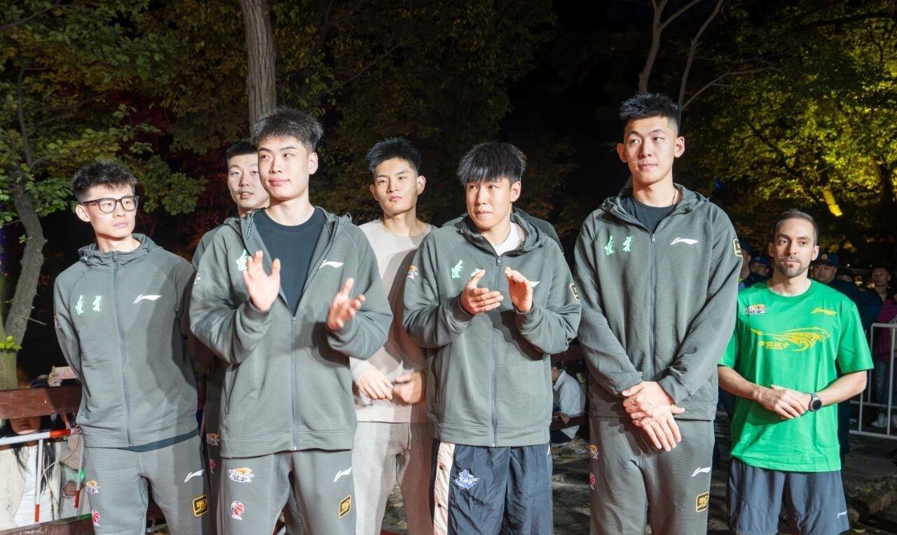 辽宁男篮在本赛季任命赵继伟为队长，俱乐部的发展规划十分明晰，由赵继伟以老带新，球
