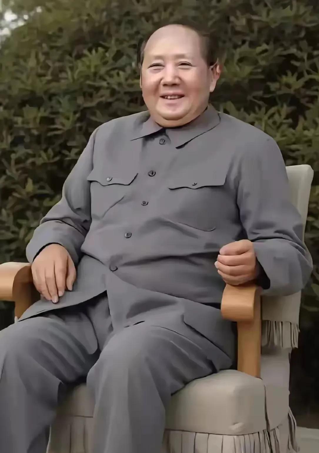 毛主席形象，毛主席精神，毛主席思想，永远停留在中国人民的心中，永远怀念我们伟大的