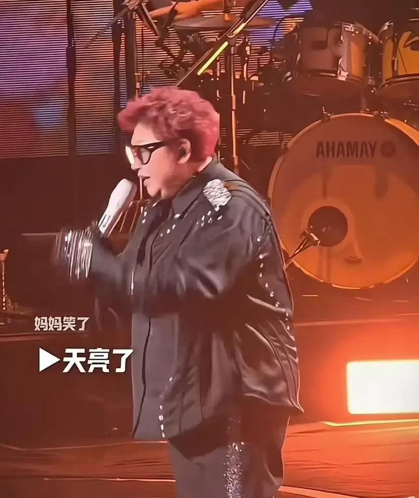 韩红在合肥开演唱会时，遭遇滑铁卢，演唱会票卖不出去，于是随口说了句，第一次到合肥