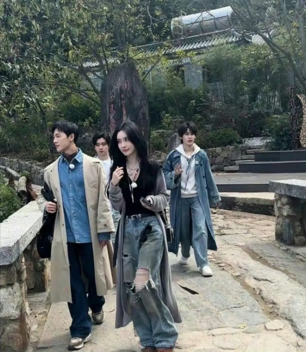孟子义多高啊，我的妈，这身材路拍都这么顶…… ​
这身材也太好看了