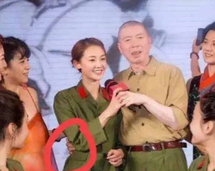 于朦胧这事儿 

让我相信苗苗当初的决定是对的。

她在事业刚起步的时候就嫁给了