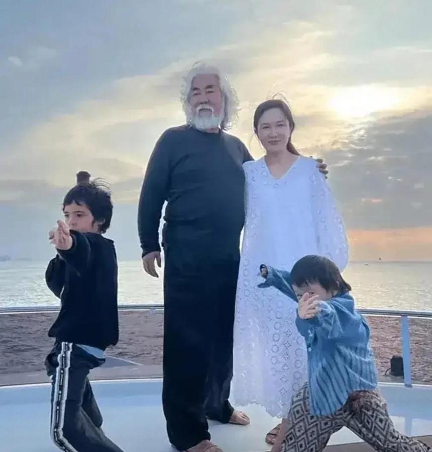 张纪中和杜星霖的婚姻生变，4点事实不得不说！
杜星霖喊话张纪中身边的女人离他远点