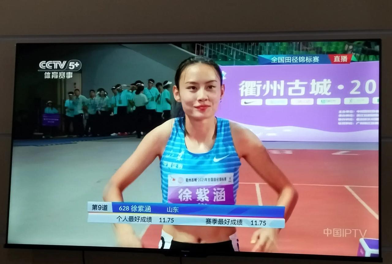 她是目前唯一跑进11秒，还在百米跑道上前行的人！
韦永丽1991年出生，今年34
