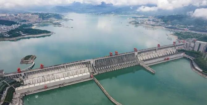 1994年12月14日时，三峡水电站正式开工建设，可当在建设之初时，我国著名水利