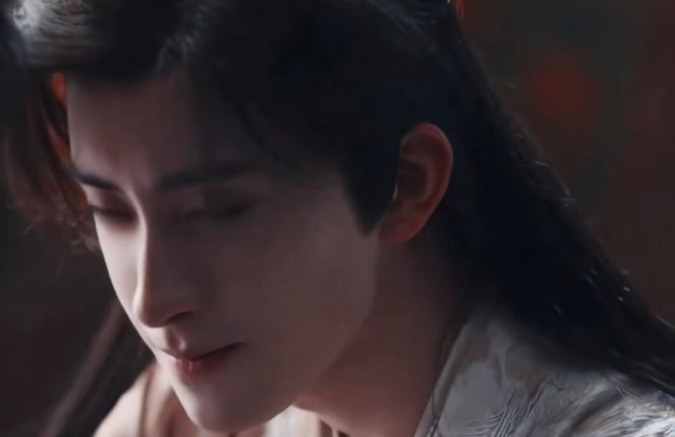 “歪嘴战神”是网络流行文化中不断衍生的概念，内涵随语境丰富。其起源于爱奇艺连载的