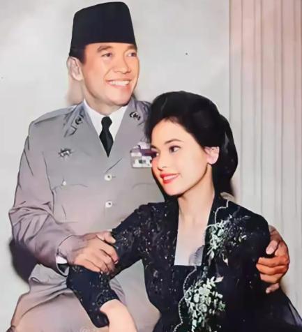 ”1959年，印尼总统秘密访日，得知此人好女色，日本高层专门为他挑选了一名19岁