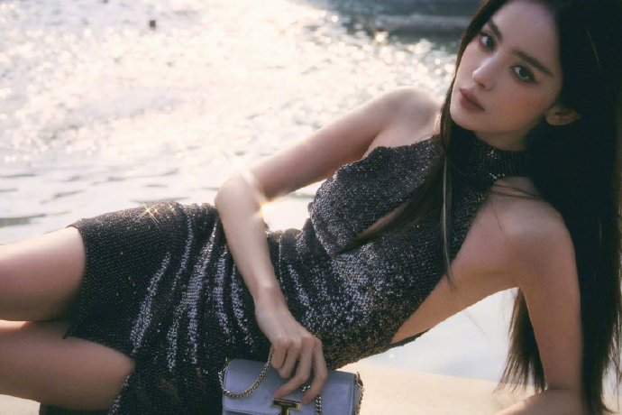 确实是，娜扎太美了，没有任何一个女明星可以超过比娜扎还要美的～ ​​​