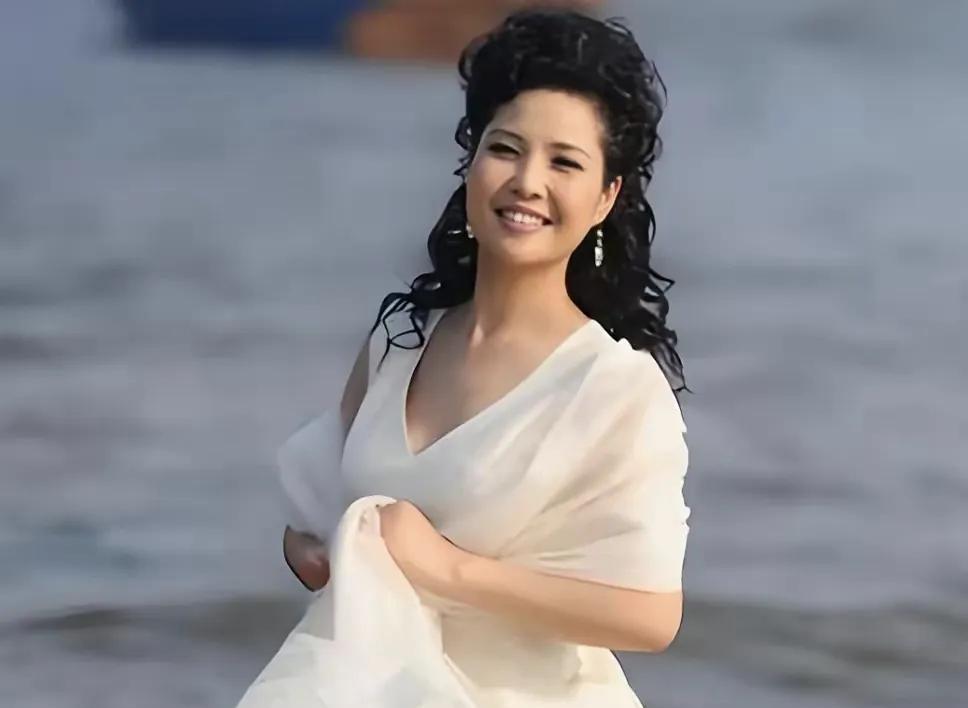 原来梦鸽的成名，跟李双江没关系呢。不少人觉得李双江是出名的歌唱家，梦鸽也是，而李