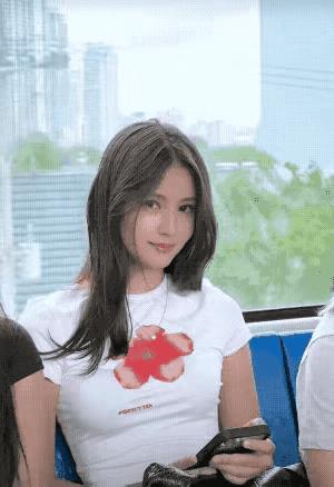 眨眼睛干啥，你迷眼睛了吗？