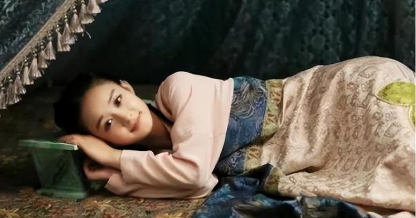 公元9年，西汉太后王嬿寝宫中遭遇轻薄。



这突如其来的冒犯，是王嬿悲剧人生的