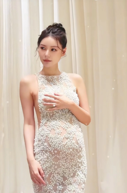 汪小菲喜欢瘦的，她就可以做到怀孕都那么瘦。小菲不能不爱