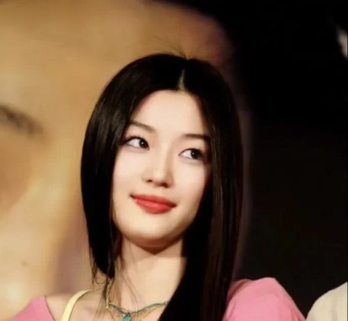 为什么说全智贤是韩国财阀都奈何不了的女人？

有一说一，人家可是妥妥的“南韩