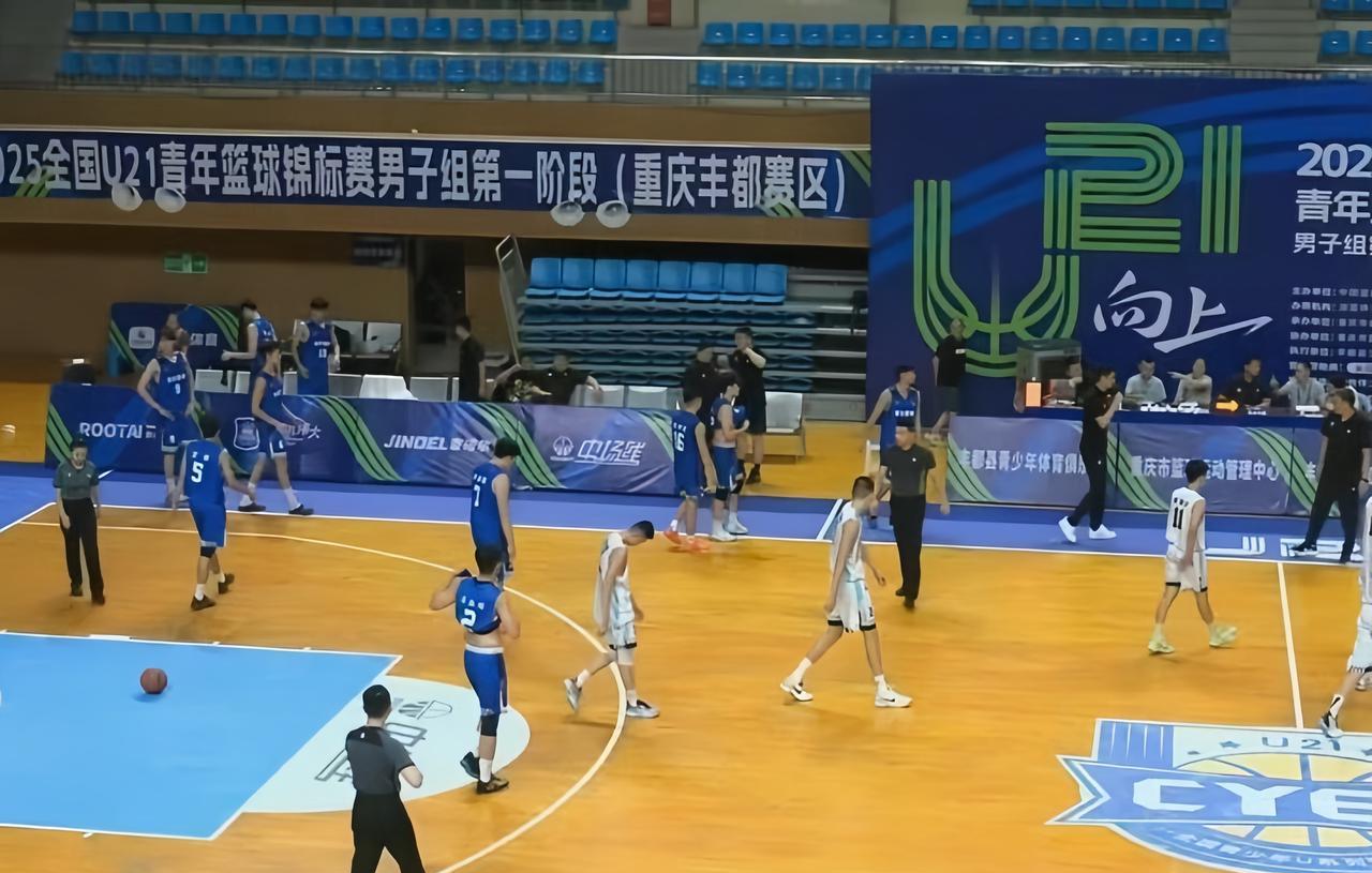 今日U21男篮赛场赛况：
广东宏远U21男篮以90-57大胜苏科雄狮，这场比赛中