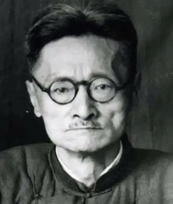 1928年，怒目圆睁的蒋介石狠狠地扇了刘文典两个耳光，没想到，刘文典飞起一脚，就
