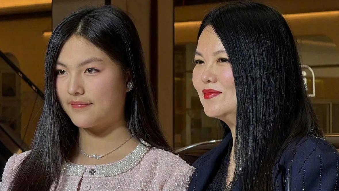 李湘牵16岁王诗龄闯名流场，炫富铺路还是见世面？家长该怎么选