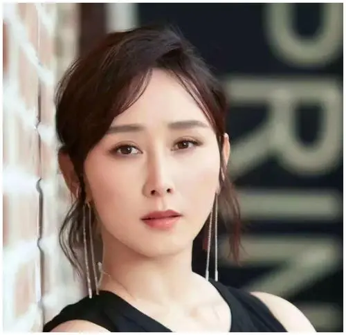 2005年，大马富豪朱兆祥向女演员胡静求婚，胡静说：“咱俩差太多了，不太合适”，