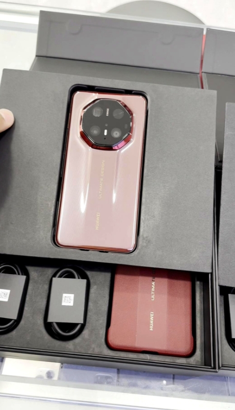 准新Mate70Rs非凡大师。

想买70非凡大师的，这几个别错过。

70非凡