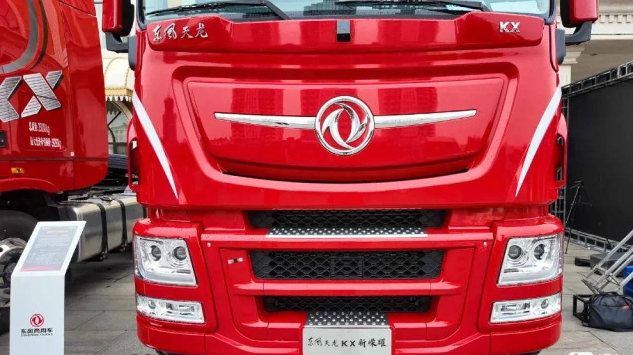 龙擎3.0一体化动力链加持！东风天龙KX新嵘耀牵引车实拍