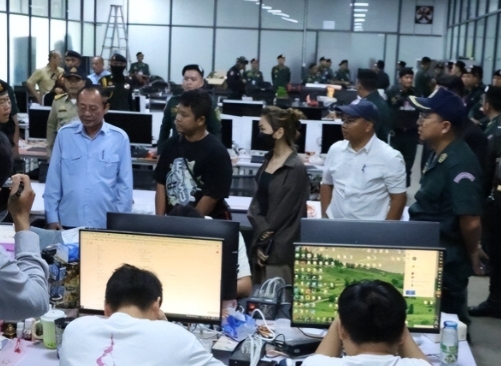 洪森这下彻底颜面扫地。柬埔寨特种兵踹开电诈园区铁门时，他儿子洪玛奈正亲自指挥全国